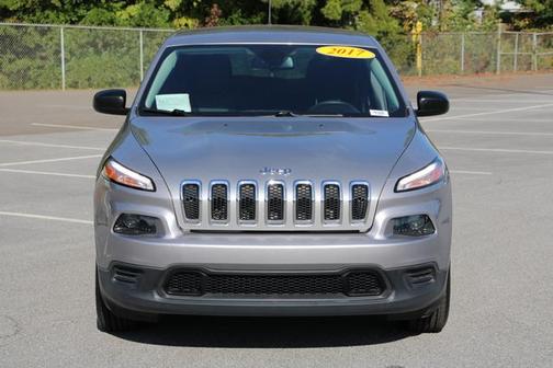 Photo 2 of 29 of 2017 Jeep Cherokee Sport