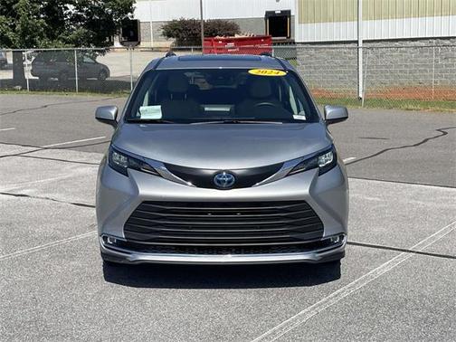 2024 Toyota Sienna XLE