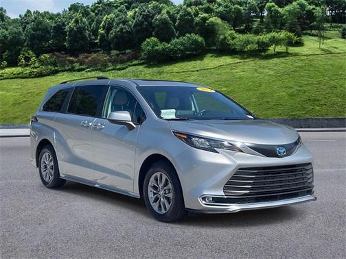 2024 Toyota Sienna XLE