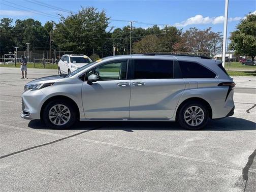 2024 Toyota Sienna XLE