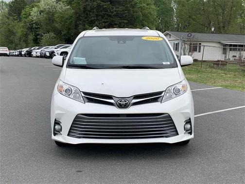2020 Toyota Sienna XLE