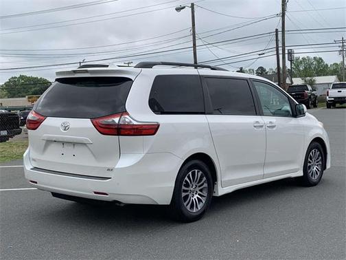 2020 Toyota Sienna XLE