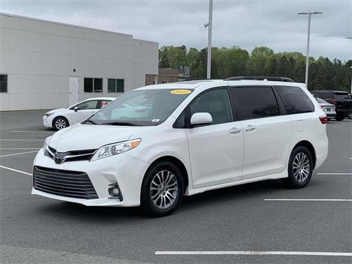 2020 Toyota Sienna XLE