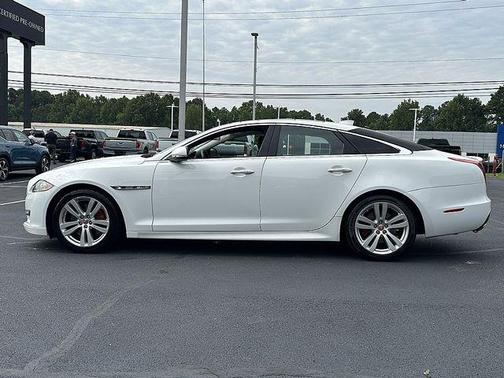 Ebony 2016 Jaguar XJ XJ R-Sport