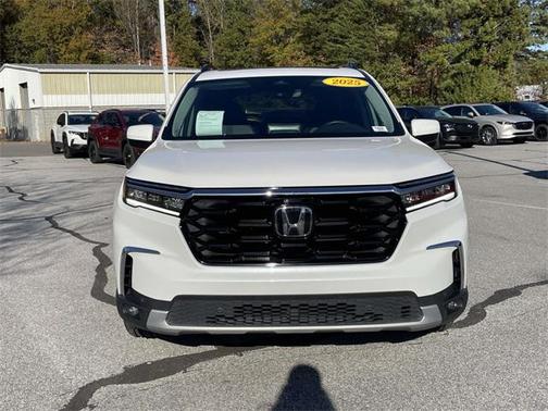 2025 Honda Pilot Touring 8-Passenger
