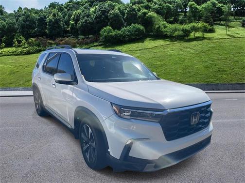 2025 Honda Pilot Touring 8-Passenger