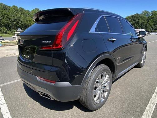2022 Cadillac XT4 Premium Luxury