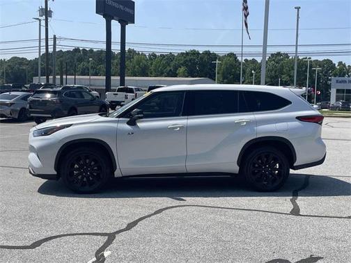 2022 Toyota Highlander LE
