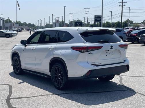 2022 Toyota Highlander LE