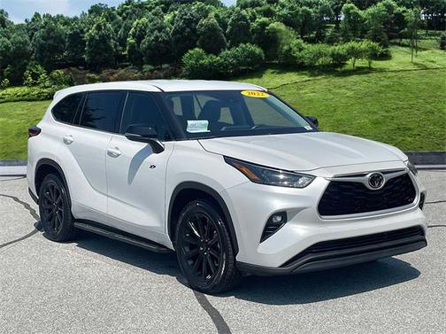 2022 Toyota Highlander LE