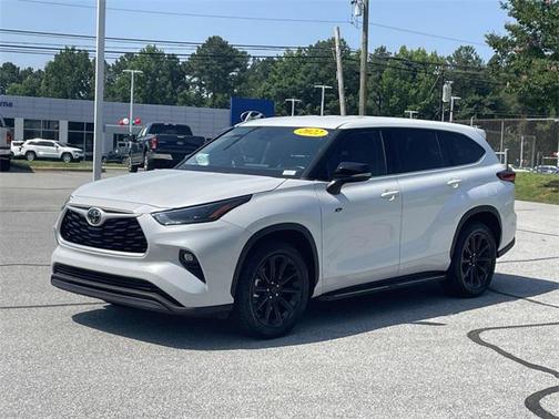 2022 Toyota Highlander LE