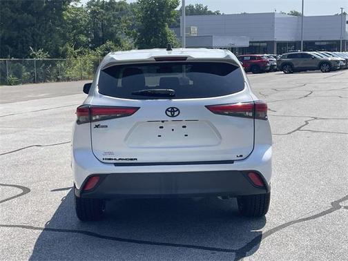 2022 Toyota Highlander LE