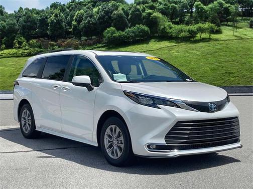 2024 Toyota Sienna XLE