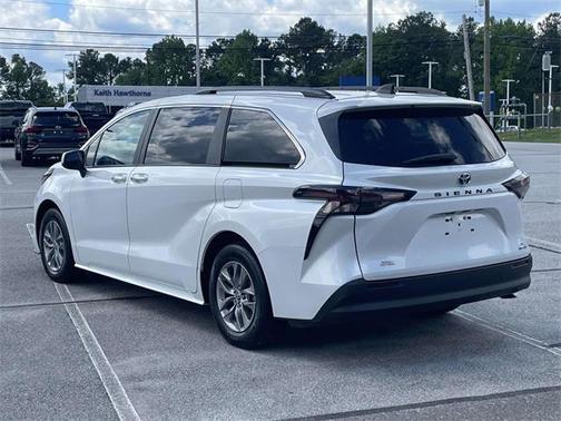 2024 Toyota Sienna XLE