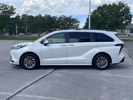 2024 Toyota Sienna XLE