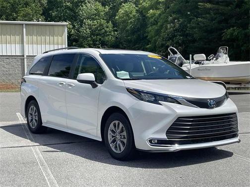 2024 Toyota Sienna XLE
