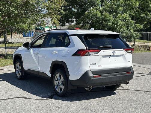 Ice Cap 2024 Toyota RAV4 XLE