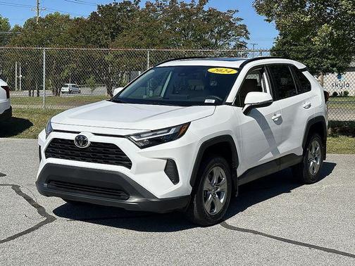Ice Cap 2024 Toyota RAV4 XLE