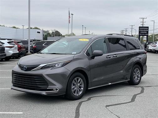 2024 Toyota Sienna XLE