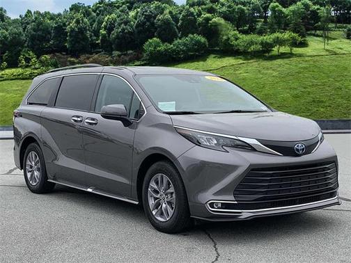 2024 Toyota Sienna XLE