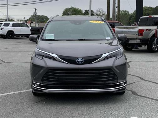 2024 Toyota Sienna XLE