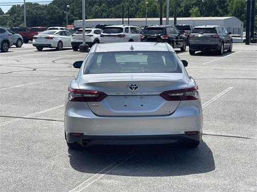 2022 Toyota Camry Hybrid XLE