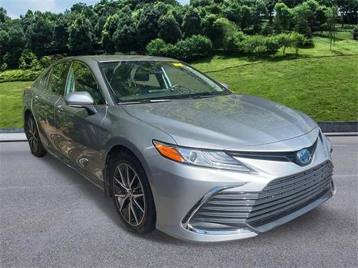 2022 Toyota Camry Hybrid XLE