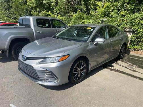 2022 Toyota Camry Hybrid XLE