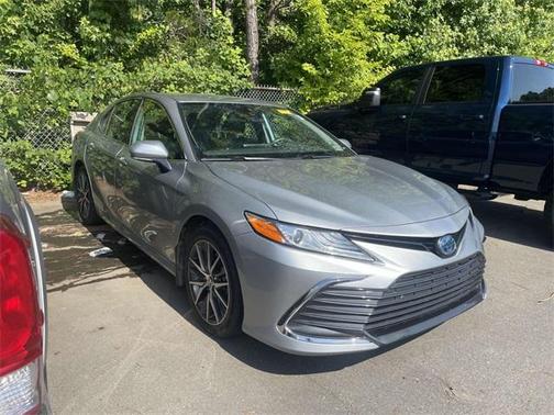 2022 Toyota Camry Hybrid XLE