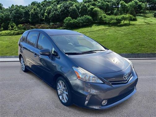 2014 Toyota Prius v Five
