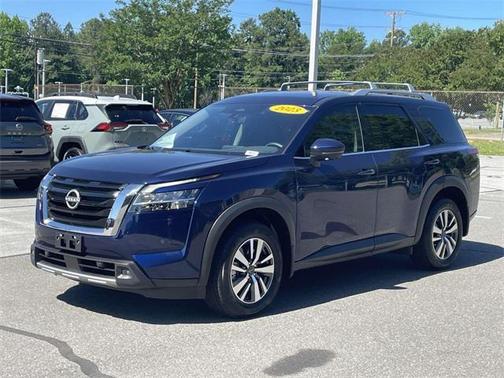 2023 Nissan Pathfinder SL
