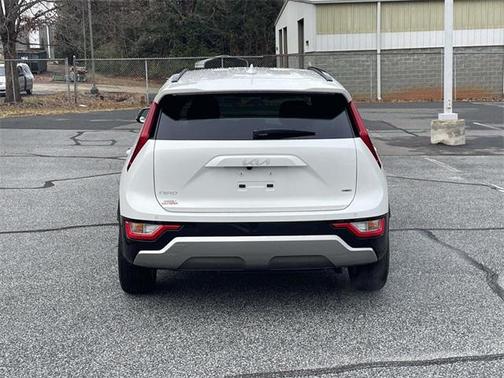 2024 Kia Niro SX