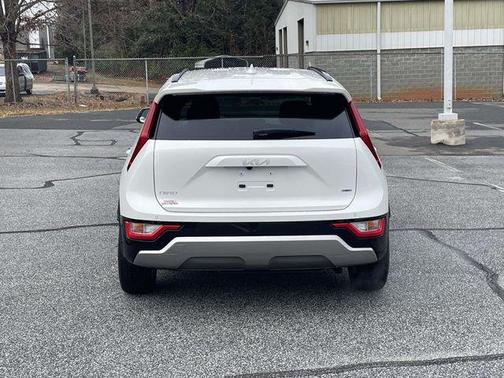 2024 Kia Niro SX