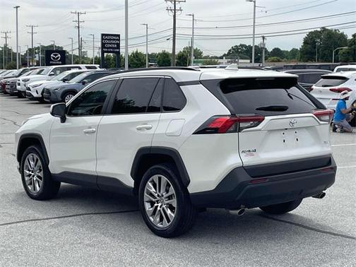 2022 Toyota RAV4 XLE Premium
