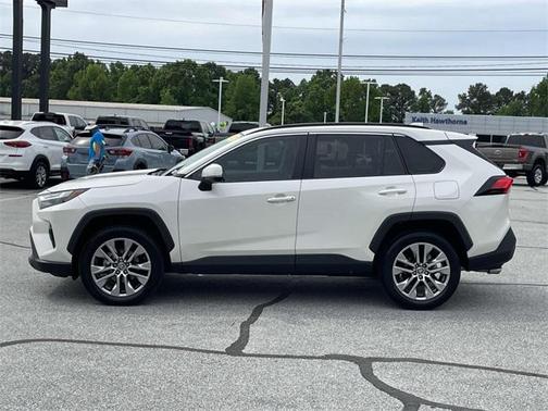 2022 Toyota RAV4 XLE Premium