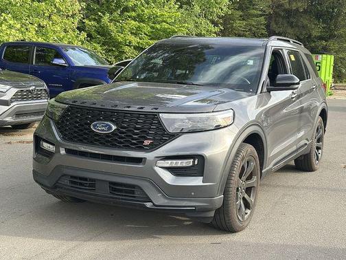 Gray Metallic 2023 Ford Explorer ST