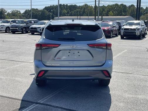 2022 Toyota Highlander Limited
