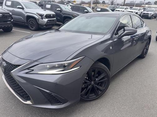 2023 Lexus ES 300h F SPORT Handling