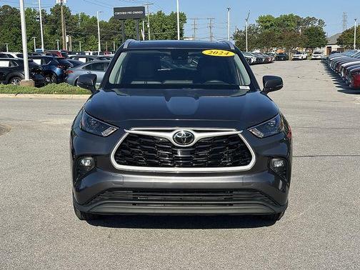Magnetic Gray Metallic 2024 Toyota Highlander XLE