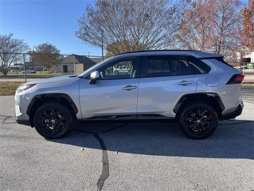 2022 Toyota RAV4 Hybrid SE