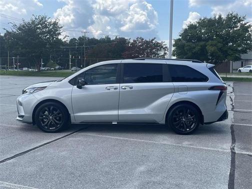 2025 Toyota Sienna XSE 7 Passenger