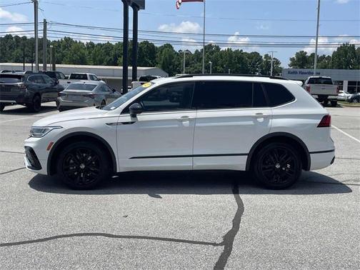 2022 Volkswagen Tiguan 2.0T SE R-Line Black