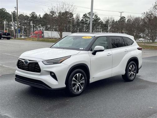 2024 Toyota Highlander Hybrid XLE