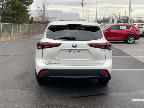 2024 Toyota Highlander Hybrid XLE