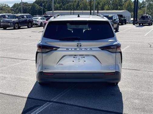 2025 Toyota Sienna XLE 8 Passenger