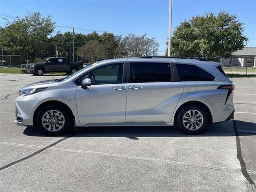 2025 Toyota Sienna XLE 8 Passenger