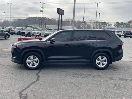 2025 Toyota Highlander LE