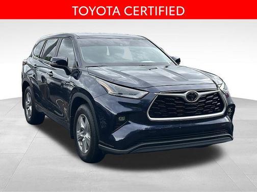 Gray 2024 Toyota Highlander LE