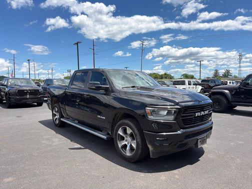 Diamond Black Crystal Pearlcoat 2023 RAM 1500 Laramie