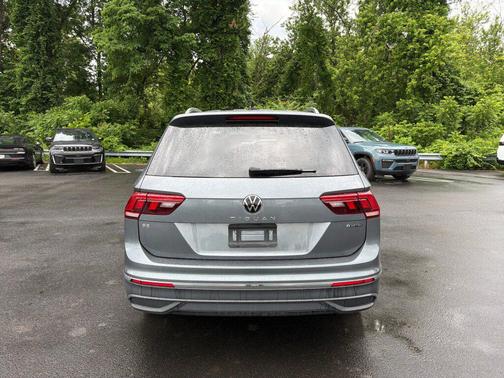 Platinum Gray Metallic 2024 Volkswagen Tiguan 2.0T SE 4MOTION